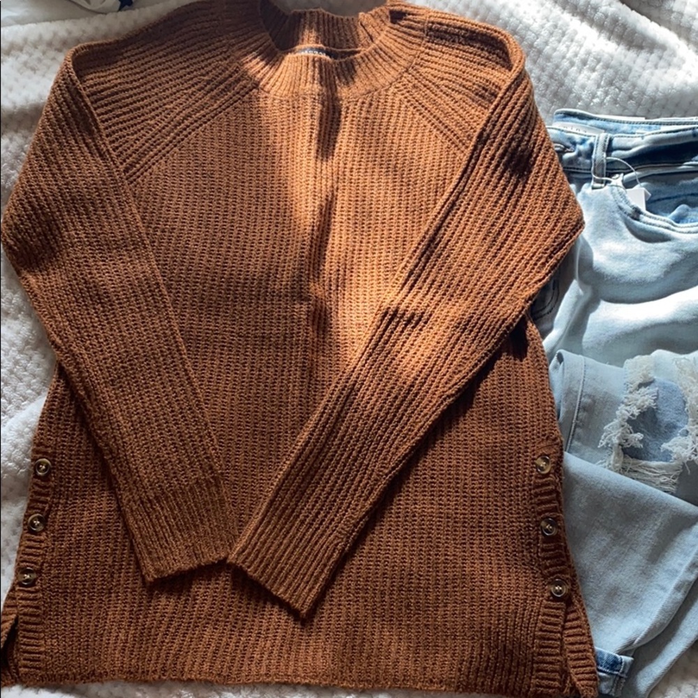 Long sleeve side buttons